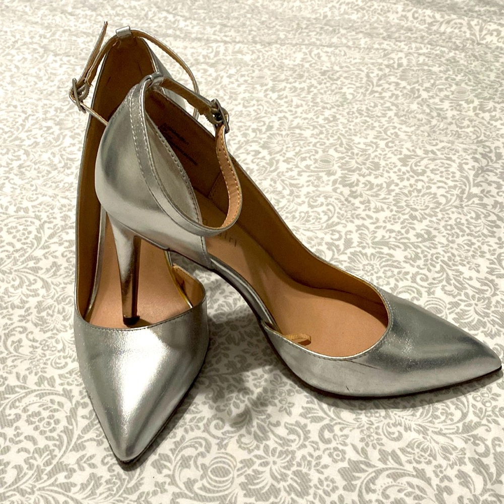 Silver 4” High Stilettos size 8.5